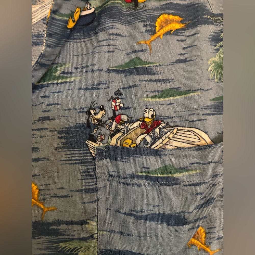 Disney “Mickey and FriendS” Blue Hawaiian Print Men's Shirt - size Large - Picture 3 of 7